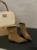 Botas Femininas Elegantes de Salto Escondido Bico Fino em Tecido Stretch Slim, Novidade Outono/Inverno 2026, Botas Curtas de Camurça da Moda Versáteis que Combinam com Saias