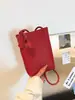 Bolso cruzado de cuero suave de alta gama a la moda para teléfono móvil, Bolso cuadrado pequeño versátil simple y elegante, Bolso cubo de alta gama con bola tejida