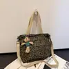 Bolsa de Lona com Veludo e Estampa de Leopardo Outono/Inverno para Mulheres, Estudante Fashion Versátil Grande Capacidade Casual para Trabalho Bolsa de Ombro Transversal Tote