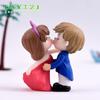 Chen Jun manualidades plástico PVC decoración decoración de boda pareja besándose llavero colgante DIY paisaje en miniatura