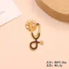 Broche Estetoscópio Colorido de Desenho Animado Popular da Amazon Joia Temática Doctor Who Pin de Lapela Acessórios para Joias Atacado