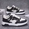 Tênis masculinos de cano baixo novos da primavera 2024 estilo coreano da moda versátil sola grossa que aumenta a altura sapatos estilo papai sapatos casuais masculinos da moda