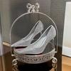 2025 Nueva Moda Banquete Zapatos de Mujer Tacón de Aguja Boca Baja Punta Afilada Adelgazantes Diamante de Color Pedrería Tacón Alto Comercio Exterior Zapatos de Cuatro Estaciones