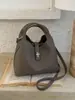 Bolsa de Mão Cesta de Legumes de Luxo para Mulheres 2026 Nova Nicho Leve Luxo Retro Versátil para o Dia a Dia Transversal Bolsa Saco