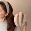Faixa de Cabeça de Pelúcia de Alta Qualidade Inspirada na Chanel em Estilo Coreano com Aba Larga para Mulheres, Elegante e Estilosa, Acessório de Cabelo Versátil para Lavar o Rosto
