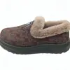 Cubrezapatos de Invierno para Mujer Zapatos de Algodón Superficie de Tela Estampada Oscura Borde de Piel en la Apertura del Zapato Suela Plana Resistente al Desgaste Zapatos de Mamá Envío Directo Transfronterizo
