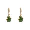 Pendientes de gota de agua elegantes y modernos de jade Hetian chapados en oro de plata esterlina S925 de Yilu, pendientes de gancho para la oreja personalizados retro