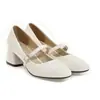 Sapatos de couro sintético para comércio exterior europeu e americano com decoração de cinto, sapatos vintage de bico quadrado para comércio exterior, sapatos profissionais de salto médio grosso tamanho grande