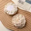 Estilo Pastoral Fresco de Primavera Tela Floral Plisada Camelia DIY Accesorios para el Cabello Hechos a Mano Ramillete Accesorios para Ropa