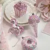 Nuevo Adorno Colgante de Plástico Rosa con Polvo Pastel Dibujos Animados Decoración Navideña, Decoración de Ventana de Árbol de Navidad 3D