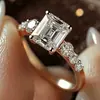 Anillo cuadrado de moda para mujer de origen transfronterizo estilo novia de lujo ligero joyería de alta gama estilo ins anillo clásico chapado en oro