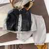 Conjunto de primavera y otoño para niño 2026 nuevo elegante chaqueta de cuero de otoño chaleco camisa conjunto de tres piezas ropa para bebé e infantil