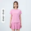 Conjunto de yoga para mujeres petite, falda corta ligera y transpirable de secado rápido, manga corta, cintura alta, control de abdomen, anti-exposición