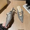 3582-5 Tamancos Femininos Elegantes com Bico Fino e Salto Médio, Sandálias Meia-Bota Stiletto Sofisticadas, Sapatos de Salto Alto de Verão em Estoque