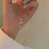 Nuevo collar de mariposa con colgante de mariposa de cuatro diamantes completos y sencillo para mujer, estilo transfronterizo entre Europa y Estados Unidos