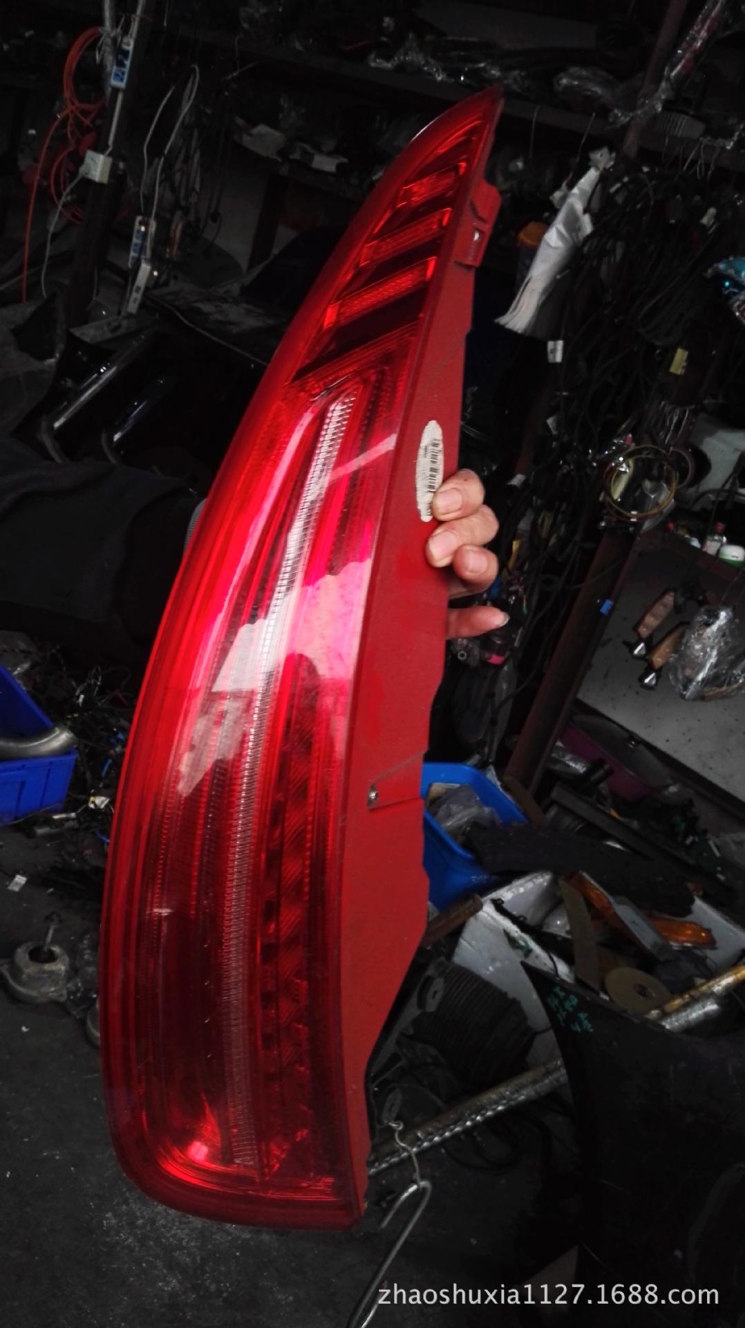 14年款保时捷卡宴后尾灯2