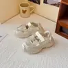 Sandálias Esportivas Femininas Estilo Coreano Malha Respirável Menina Fechadas na Ponta Sapatos de Praia 2026 Verão Novos Sapatos Casuais Infantis