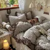 Juego de Cuatro Piezas de Sábanas Ajustables y Fundas de Edredón con Estampado Retro Estilo Bosque y Encaje Floral Pequeño, Comercio al por Mayor de Ropa de Cama Retro