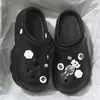 Zuecos de Mujer Estilo Nuevo para Verano 2026, Sandalias de Playa Antideslizantes, Pantuflas de Eva de Suela Gruesa que Aumentan la Altura, de Punta Cerrada