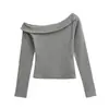 2590-Camiseta Fashion Sexy de Manga Longa Off-Shoulder Estilo Puro Desejo para Mulheres 2025 Novo Estilo Europeu e Americano Sexy Slim