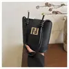 Bolsa de Mão de Moda de Luxo para Mulheres 2025 Nova Elegante Retrô Simples Bolsa Saco de Ombro Transversal de Nicho