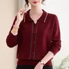 Suéter de tricô vermelho outonal para mães, adequado para mulheres de meia-idade e idosas, com gola de lapela