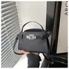 Bolso de Diseño de Nicho para Mujer 2026 Nuevo Otoño Simple de Hombro Cruzado Casual para Viaje Bolso Cuadrado Pequeño