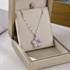 Nueva Cadena de Clavícula de Lujo Versátil con Microincrustaciones de Diamante y Tachuelas de Acero de Titanio para Suministro Transfronterizo Accesorios de Joyería que no se Desvanecen