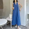 Vestido midi halter de cuello en V minimalista de moda, nueva colección de verano 2026, vestido sin mangas ni espalda estilo resort para mujer