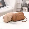 2026 Bolsa Pequena Quadrada Bordada em V Personalizada, Bolsa Transversal de Ombro Moderna e Simples para Mulheres, Porta-Celular e Porta-Moedas, Dropshipping de Peça Única