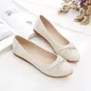 Zapatos planos para mujer 2026 otoño nuevo estilo mocasines con suelas suaves que no cansan los pies, zapatos de trabajo con punta redonda y corte bajo, adecuados para madres de mediana edad