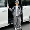 Conjunto de Roupa de Outono Infantil, Jaqueta Corta-vento para Meninas, Moda Nova e Estilosa para Primavera e Outono 2026, Macacão com Capuz para Meninas