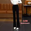 Elegantes pantalones cigarette negros de cintura alta con detalles de hebilla metálica, forrados de felpa y engrosados, adecuados para personas altas, versátiles y elegantes para otoño e invierno.