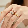 Anillo liso de tres colores y tres diamantes, estilo minimalista europeo y americano, anillo de acero de titanio, anillo personalizado de nicho para grabado DIY, disponible para venta al por mayor