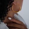 Hong Kong estilo retro personalidade círculo grande círculo brincos em relevo aço titânio ouro 18k brincos exagerados nicho feminino jóias mulheres