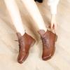 Botas Curtas de Couro Genuíno Feitas à Mão com Bico Largo de Couro de Vaca, Solas Macias e Couro Macio, Sapatos Femininos de Cano Alto com Bico Quadrado, Solado Plano, Botas Martin Retro para Mulheres