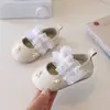 Zapatos Nuevos para Bebé y Niño Pequeño Primavera 2026 Zapatos Mary Jane para Niña Zapatos de Princesa con Perlas Zapatos de Cuero de Suela Suave a la Moda Zapatos Individuales
