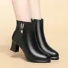 Botines elegantes de punta redonda, tacón grueso negro, perfectos para otoño e invierno, añadiendo altura y estilo, botas de moda para mujeres petite, con cremallera lateral