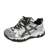 Tênis retrô estilo "dad shoes" para homens, nova coleção outono 2026, tênis de malha respirável, cor cinza-prata, com cadarço, sapatos esportivos peculiares e estilosos, versáteis e da moda
