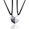 Collar de cadena cruzada de cuerda de cuero para pareja blanco y negro un par de juego de colgantes magnéticos de amor Venta al por mayor