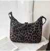 Bolso de Lona Estampado de Leopardo de Gran Capacidad para Mujer, Nuevo Modelo de Moda, Ligero, Estilo Bollo, Versátil para el Viaje Diario, Bolso de Hombro Único, Bolso Cruzado