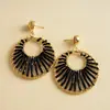 Pendientes Geométricos de Flor de Resina Transfronterizos Europeos y Americanos Otoplastias Maillard Otoño e Invierno Diseño Nicho de Gama Alta Joyería para Orejas Venta al por Mayor