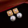 Brincos Redondos de Prata com Incrustação de Diamante e Pérola, Brincos de Tarraxa Vintage Retro, Brincos Versáteis de Nicho de Alta Qualidade para Mulheres