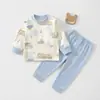 Conjunto de roupa íntima de outono para meninas, adequado para crianças de 1 a 3 anos, incluindo blusas e calças de outono, pijamas quentinhos de fleece para o inverno e um conjunto de roupa de casa de qualidade A.