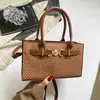 Bolso Cuadrado Pequeño de Mano con Textura Escarchada Retro para Mujer Otoño/Invierno 2026 Nuevo Elegante Versátil con Textura Bolso Pequeño de Hombro Cruzado