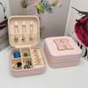 Joyero con letras creativas, portátil, estilo ins, para viajes, anillos, pendientes, collares, pendientes, caja de almacenamiento de joyas para las orejas