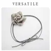Tocados caseros se pueden usar con fajín de flor de rosa de satén, Accesorios de cordones retro literarios de moda, Cadena para el cuello y cinturón para mujer