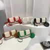 Nova Bolsa Sela Versátil de Cor Contrastante de Alto Valor Moda Feminina Verão 2025 Textura Costura Ombro Único Transversal Bolsa Tendência