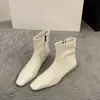 Botas Brancas Curtas Finas com Salto Grosso e Bico Quadrado para Mulheres, Novas Botas de Cano Curto Estilo Francês Outono e Inverno 2025, Botas Martin Cor Café
