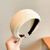 Faixa de cabeça larga de tricô minimalista e elegante estilo coreano para mulheres, novo modelo 2026, adequada para uso diário, projetada para realçar a aparência da linha do cabelo e pode ser usada como faixa de cabeça para lavar o rosto ou presilha de cabelo